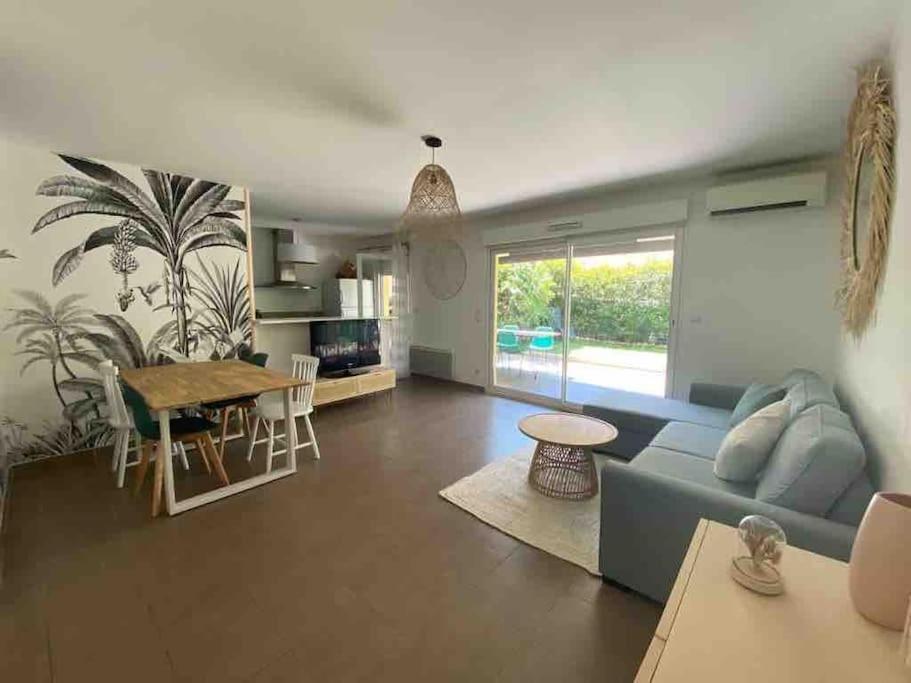 Tres Bel Appartement Contemporain Et Calme Фрежюс Экстерьер фото