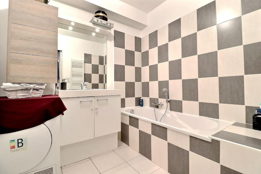 Tres Bel Appartement Contemporain Et Calme Фрежюс Экстерьер фото