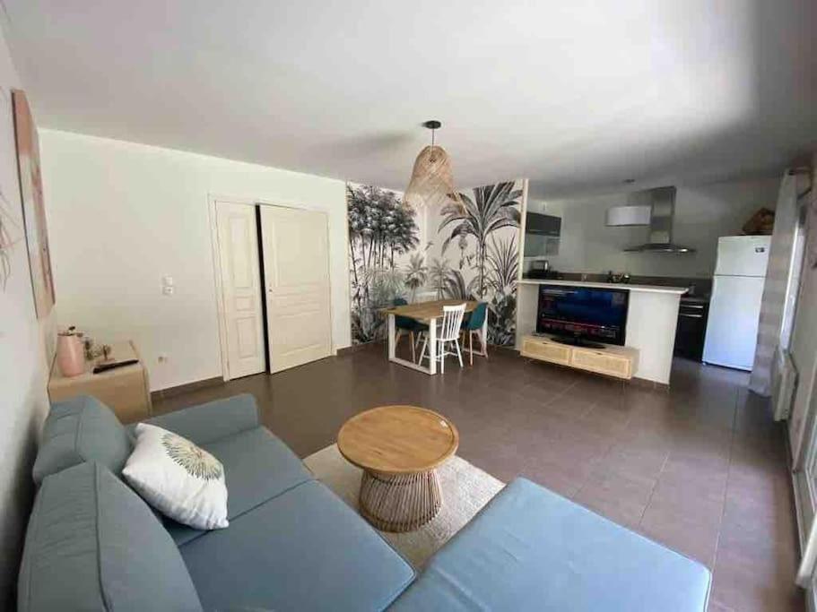 Tres Bel Appartement Contemporain Et Calme Фрежюс Экстерьер фото